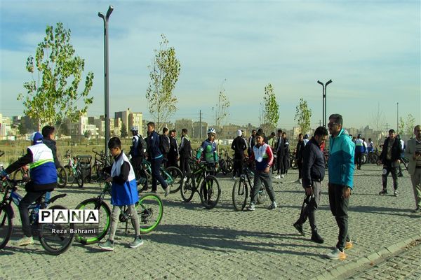 همایش استانی دوچرخه سواری دانش‌آموزی به‌مناسبت هفته هوای پاک