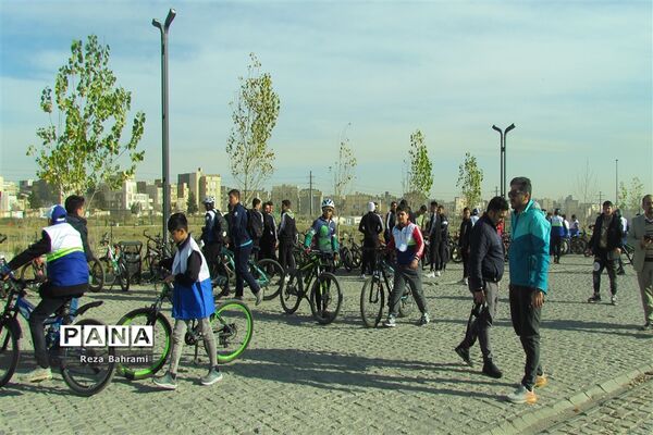 همایش استانی دوچرخه سواری دانش‌آموزی به‌مناسبت هفته هوای پاک