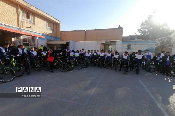 همایش استانی دوچرخه سواری دانش‌آموزی به‌مناسبت هفته هوای پاک
