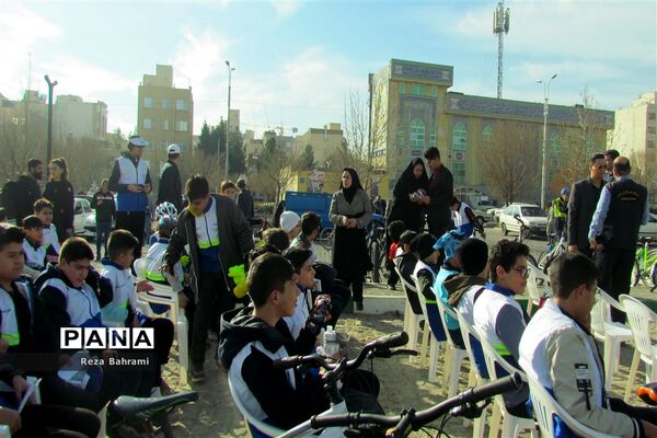 همایش استانی دوچرخه سواری دانش‌آموزی به‌مناسبت هفته هوای پاک