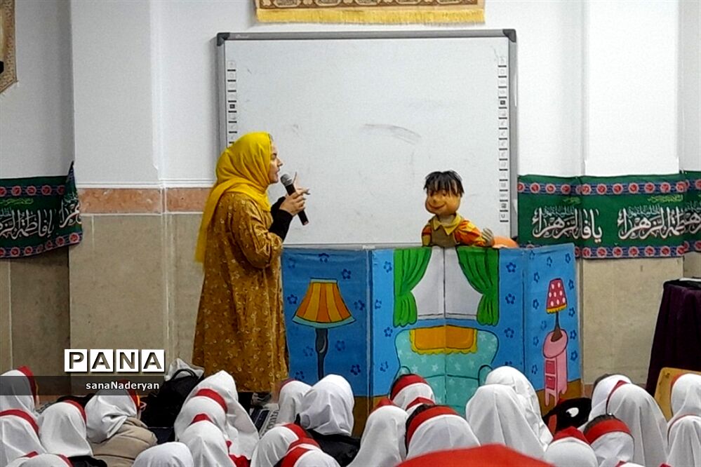 برگزاری تئاتر عروسکی در دبستان شهید رجبی شهرستان رباط کریم