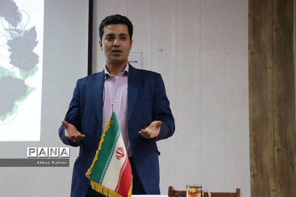 تقدیر از آقایان کارمند اداره آموزش و پرورش پاکدشت