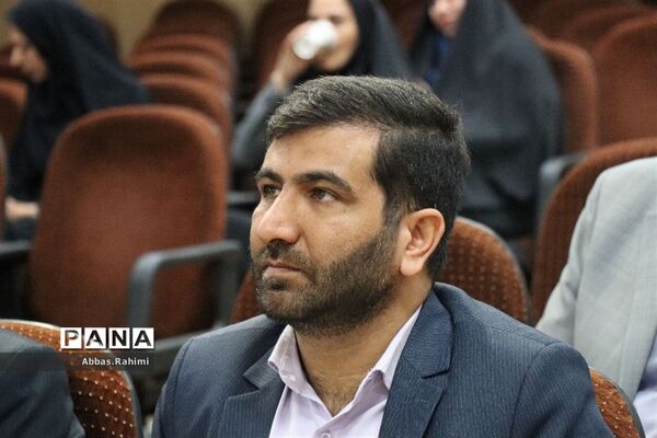 تقدیر از آقایان کارمند اداره آموزش و پرورش پاکدشت