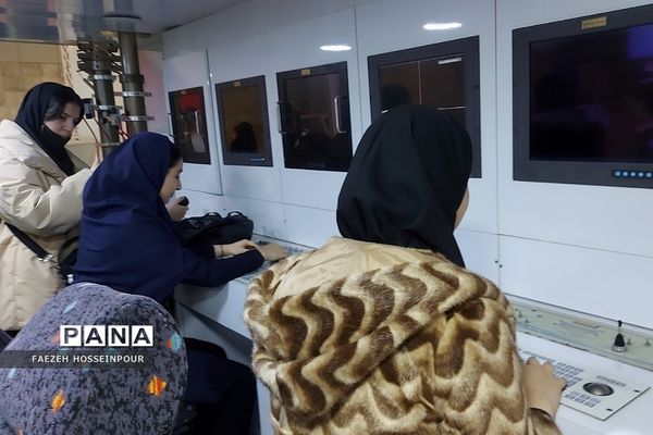 اردو  راهیان پیشرفت دانش‌آموزان مدرسه حکمت