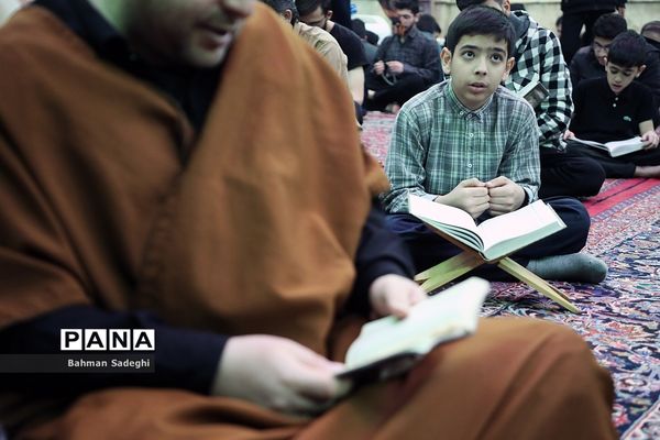 اعتکاف دانش‌آموزان و دانشجومعلمان