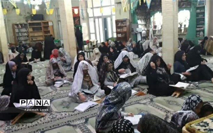 اعتکاف دانش آموزان دختر رابری در مسجد صاحب الزمان (عج)/فیلم