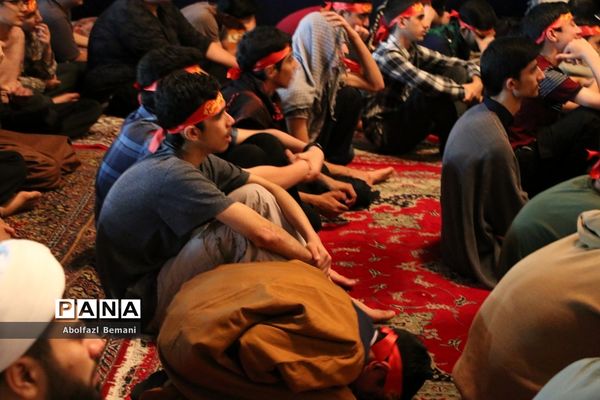 اعتکاف دانش‌آموزی در قم-2