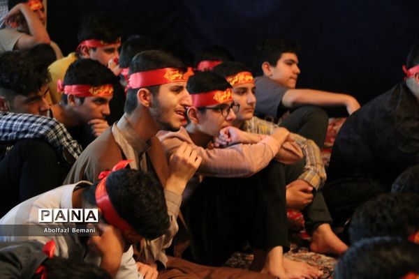 اعتکاف دانش‌آموزی در قم-2