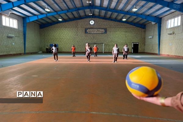 مسابقات ورزشی مادر و دختر در جزیره هرمز