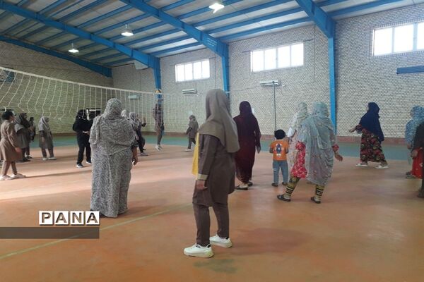 مسابقات ورزشی مادر و دختر در جزیره هرمز