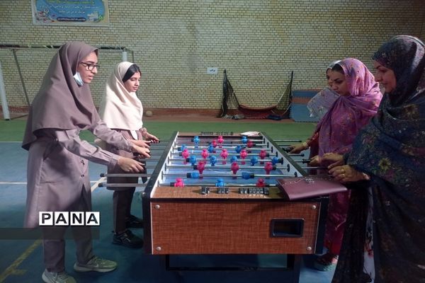 مسابقات ورزشی مادر و دختر در جزیره هرمز