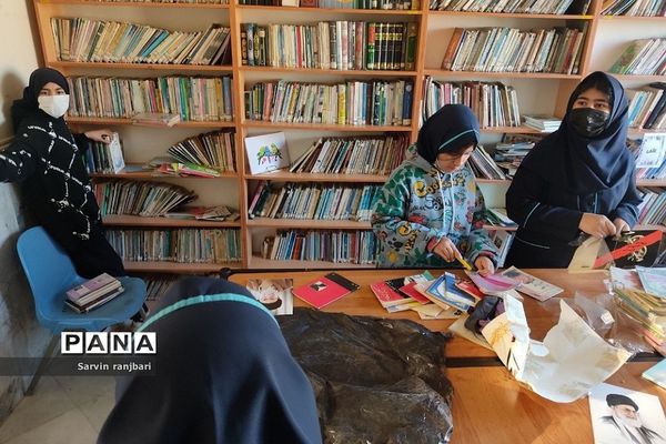 همکاری دانش‌آموزان در بازگشایی کتابخانه دبیرستان عطیه شهریار