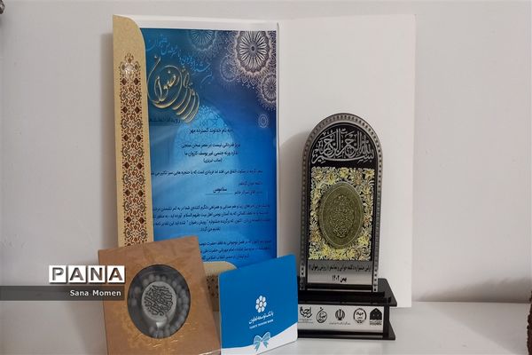 تقدیراز برگزیدگان استانی  شعر ودکلمه خوانی(رویش رضوان)درمجتمع جهاد دانشگاهی مشهد