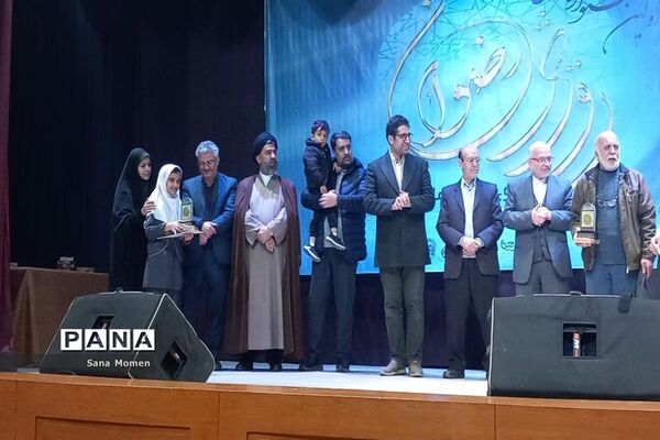 تقدیراز برگزیدگان استانی  شعر ودکلمه خوانی(رویش رضوان)درمجتمع جهاد دانشگاهی مشهد