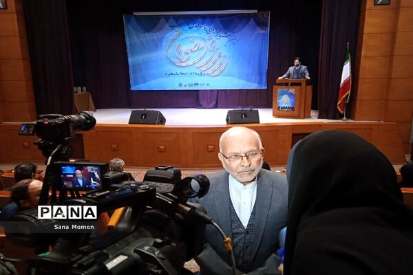 تقدیراز برگزیدگان استانی  شعر ودکلمه خوانی(رویش رضوان)درمجتمع جهاد دانشگاهی مشهد