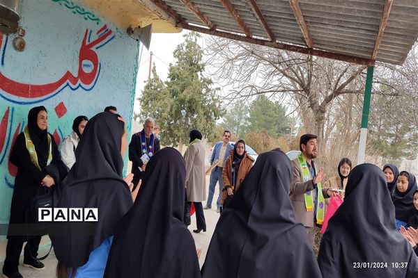 آموزش پیشتازان در مدارس محروم شهرستان‌های مانه و سملقان