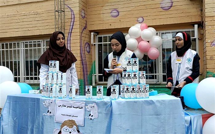 آغاز توزیع شیر رایگان در مدارس قرچک/ فیلم