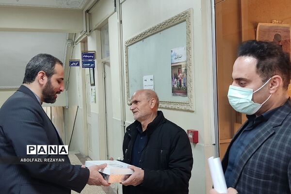 تقدیر از فرهنگیان آقا کادر اداره آموزش و پرورش کهریزک