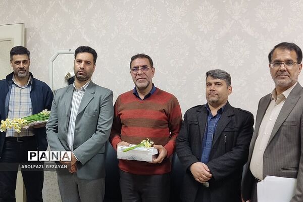 تقدیر از فرهنگیان آقا کادر اداره آموزش و پرورش کهریزک