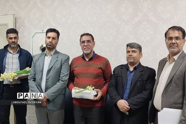تقدیر از فرهنگیان آقا کادر اداره آموزش و پرورش کهریزک
