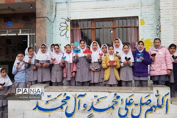 برگزاری جشن میلاد حضرت علی(ع) در مدارس کهریزک