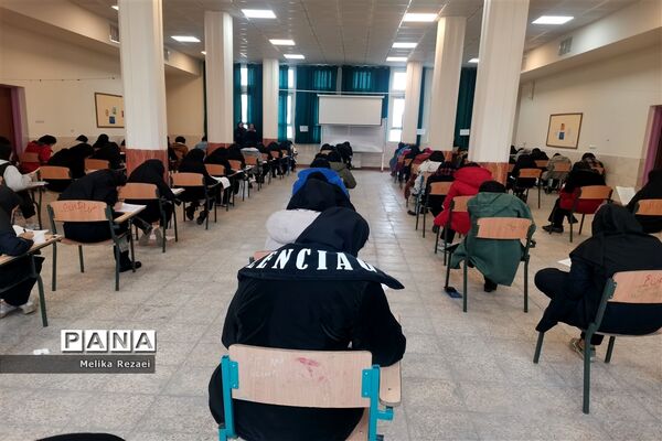 اولین مرحله آزمون پایش سمپاد در دبیرستان فرزانگان استعداد درخشان شهرستان ملارد