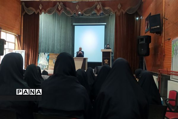 برگزاری جشن تکلیف سیاسی برای رای اولی ها در ورامین