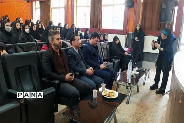 برگزاری جشن تکلیف سیاسی برای رای اولی ها در ورامین