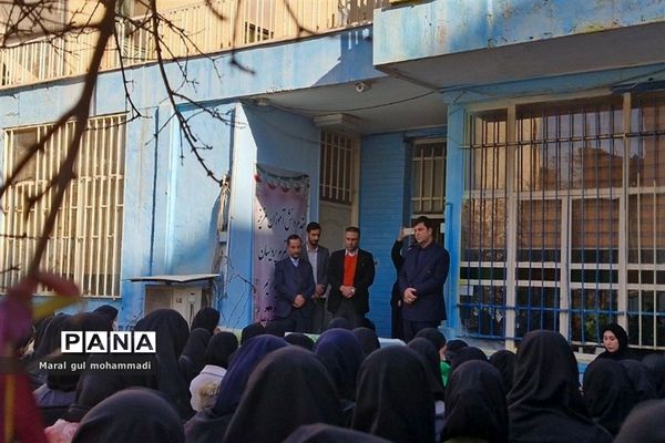 برگزاری نمایشگاه فرهنگی هنری و سفره سالم در دبیرستان پردیسان ورامین