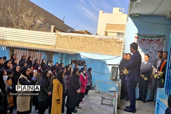 برگزاری نمایشگاه فرهنگی هنری و سفره سالم در دبیرستان پردیسان ورامین