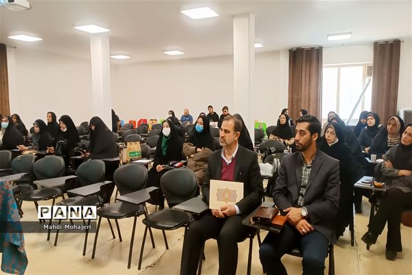 برگزاری کلاس آموزشی فعالیت‌های اردویی در منطقه ۱۶