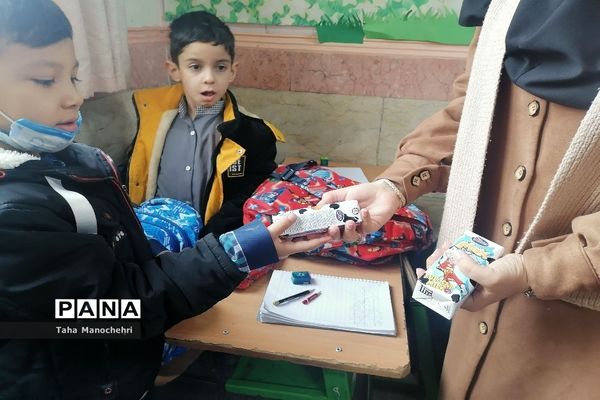 توزیع شیر در آموزشگاه علامه طباطبایی شهرستان پیشوا