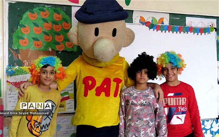 مراسم بزرگداشت روز پدر در دبستان شهید بهشتی۱ قیامدشت/فیلم