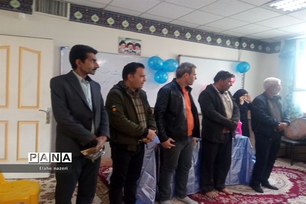 مراسم ولادت امام علی «ع» و روز پدر در دبیرستان نمونه دولتی شهید نصرتی