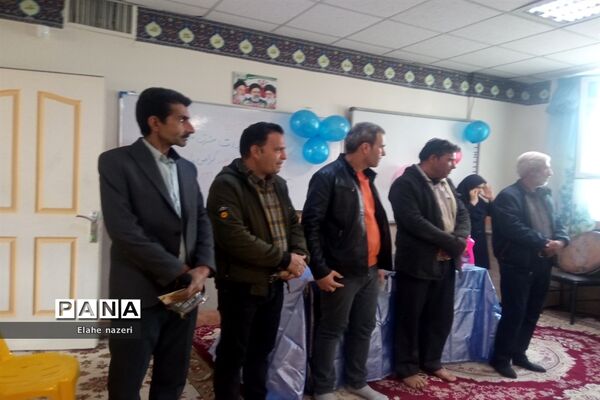 مراسم ولادت امام علی «ع» و روز پدر در دبیرستان نمونه دولتی شهید نصرتی