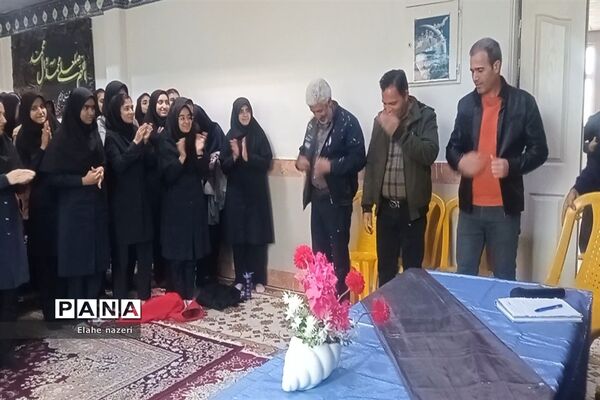 مراسم ولادت امام علی «ع» و روز پدر در دبیرستان نمونه دولتی شهید نصرتی