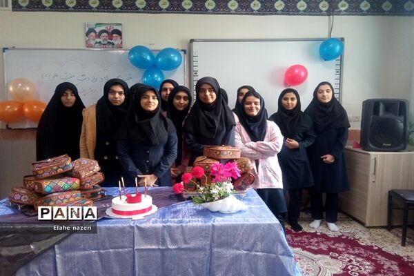 مراسم ولادت امام علی «ع» و روز پدر در دبیرستان نمونه دولتی شهید نصرتی
