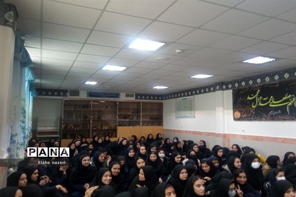 مراسم ولادت امام علی «ع» و روز پدر در دبیرستان نمونه دولتی شهید نصرتی