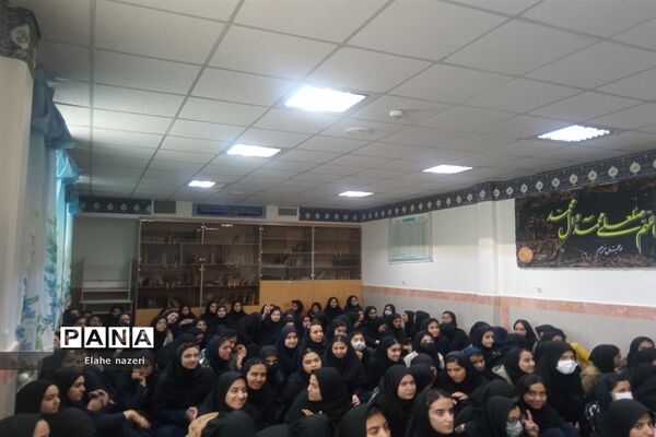 مراسم ولادت امام علی «ع» و روز پدر در دبیرستان نمونه دولتی شهید نصرتی