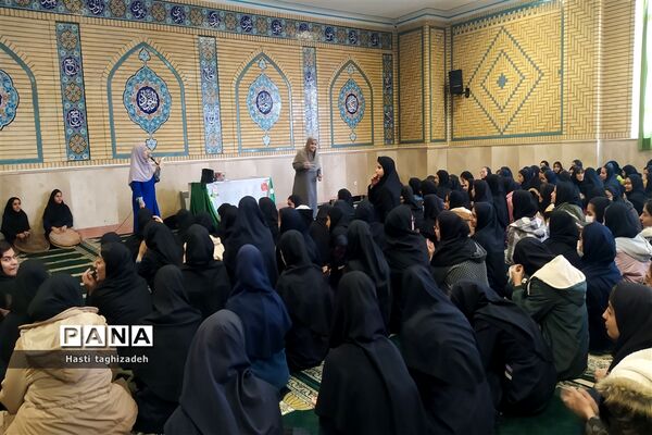 مراسم تقدیر از پدران در دبیرستان دخترانه نمونه امیرالمومنین ورامین