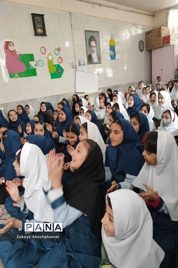 برگزاری جشن میلاد حضرت علی (ع) و روز پدر در مدرسه شهید خاقانی شهرستان شیروان