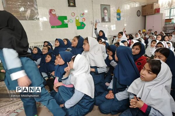 برگزاری جشن میلاد حضرت علی (ع) و روز پدر در مدرسه شهید خاقانی شهرستان شیروان