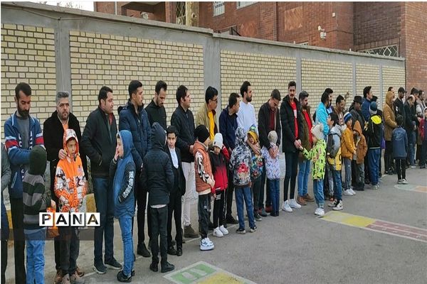 برگزاری جشن پدر و پسری در دبستان پسرانه سعدی یک