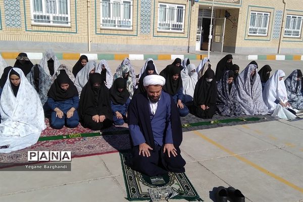 اقامه نماز باران در مدارس سبزوار