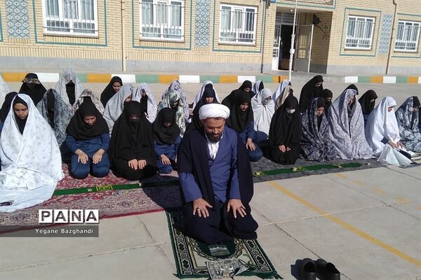 اقامه نماز باران در مدارس سبزوار