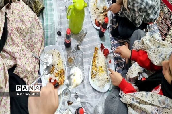 اعتکاف دانش‌آموزان دختر شهرستان مه ولات در مسجد جامع شهر فیض آباد