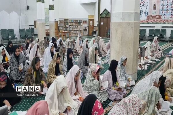 اعتکاف دانش‌آموزان دختر شهرستان مه ولات در مسجد جامع شهر فیض آباد