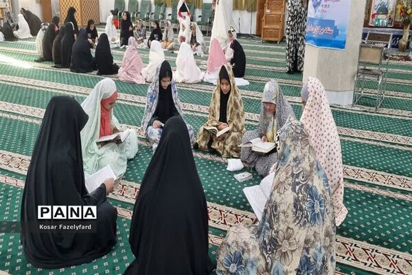 اعتکاف دانش‌آموزان دختر شهرستان مه ولات در مسجد جامع شهر فیض آباد