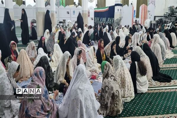 اعتکاف دانش‌آموزان دختر شهرستان مه ولات در مسجد جامع شهر فیض آباد