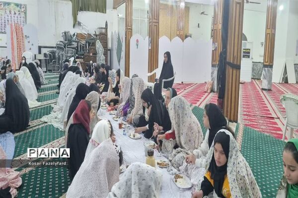 اعتکاف دانش‌آموزان دختر شهرستان مه ولات در مسجد جامع شهر فیض آباد
